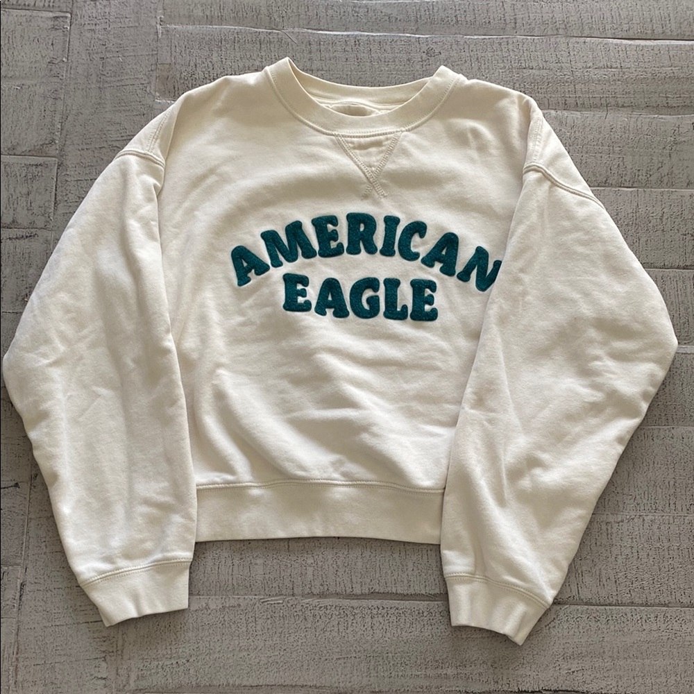American Eagle Cream Sweatshirt
